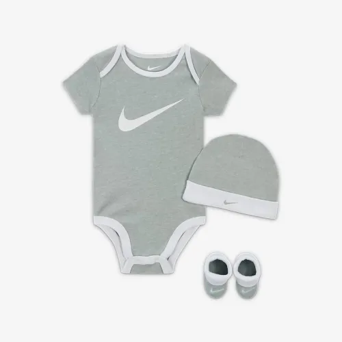 Nike Baby (6-12M) Bodysuit, Hat and Booties Box комплект колір зелений