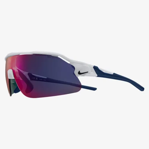 Nike Flyfree Shield Engineeколір червоний Field Tint колір білий