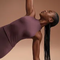 NikeSKIMS Matte жіноча Mock-Neck Racerback Tank Top колір червоний