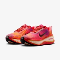 Nike Vomero Plus SE женская Road Running Кроссовки цвет красный