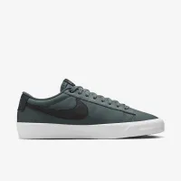 Nike SB Blazer Low Pro GT чоловічі Кросівки колір зелений