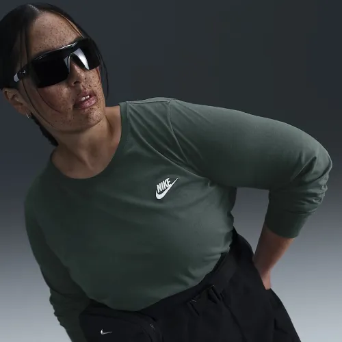 Nike Sportswear Club жіноча Long-Sleeve футболка (великі розміри) колір зелений