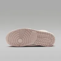 Nike Air Jordan 1 Mid SE жіноча Кросівки колір білий