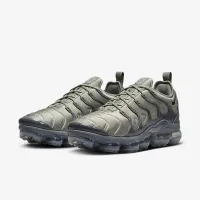 Nike Air VaporMax Plus чоловічі Кросівки колір сірий