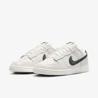 Nike Dunk Low SE жіноча Кросівки колір білий
