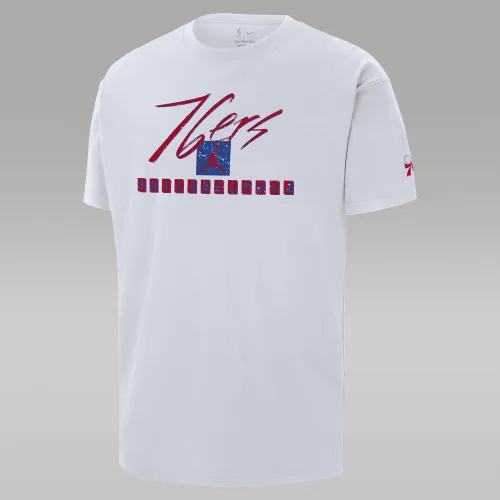 Nike Philadelphia 76ers Courtside Statement Edition Men's Jordan NBA Max90 T-Shirt