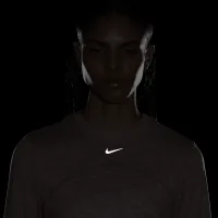 Nike Dri-FIT Swift Element UV женская Crew-Neck Running Top цвет фиолетовый
