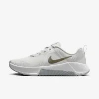 Nike MC Trainer 3 жіноча для тренування Кросівки колір сірий