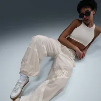 Nike Sportswear женская Mid-Rise Loose Woven Open-Hem Pants цвет белый