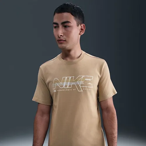 Nike Sportswear чоловічі футболка колір коричневий