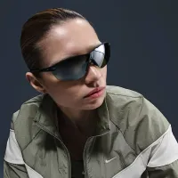 Nike Windrunner женская Loose UV Woven Full-Zip Куртка цвет зеленый