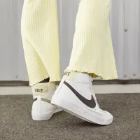 Nike Blazer Mid '77 жіноча Кросівки колір білий