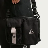 Nike ACG жіноча Trail Running Vest колір чорний