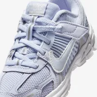 Nike Vomero 5 Little детские Кроссовки with Reflective Accents цвет серый