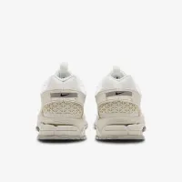 Nike Zoom Vomero Roam чоловічі Winterized Кросівки колір білий