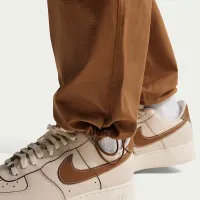 Nike Sportswear Club чоловічі Woven Cargo Pants колір коричневий