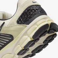 Nike Zoom Vomero 5 чоловічі Кросівки колір коричневий