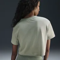 Nike Sportswear Essential женская Cropped Logo футболка цвет зеленый