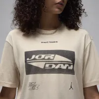 Nike Jordan жіноча Graphic Girlfriend футболка колір коричневий