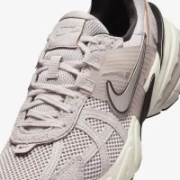 Nike V2K Run жіноча Кросівки колір фіолетовий