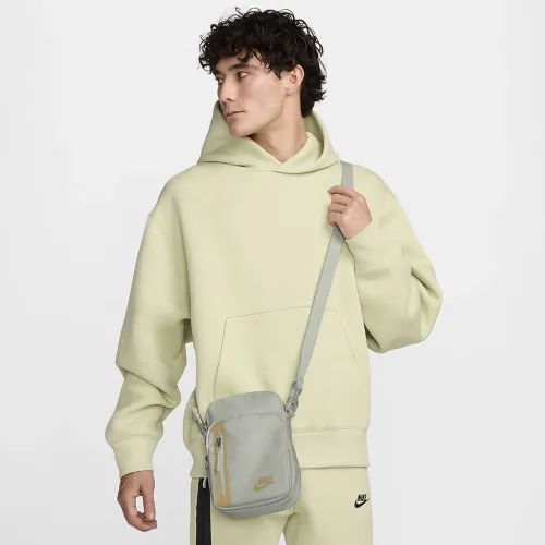 Nike Elemental Premium Crossbody сумка (4L) колір зелений