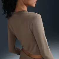 Nike Sportswear Chill Knit жіноча Slim Long-Sleeve Cropped Top колір коричневий