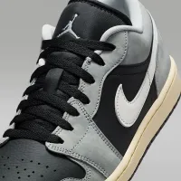 Nike Air Jordan 1 Low SE чоловічі Кросівки колір сірий