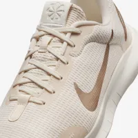 Nike Flex Experience Run 12 жіноча Road Running Кросівки (Extra Wide) колір коричневий