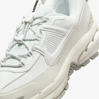 Nike Zoom Vomero Roam женская Winterized Кроссовки цвет белый