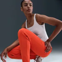 Nike 24.7 ImpossiblySoft женская Dri-FIT Mid-Rise Joggers цвет красный