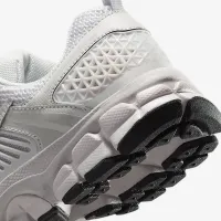 Nike Vomero 5 Big дитячі Кросівки with Reflective Accents колір білий