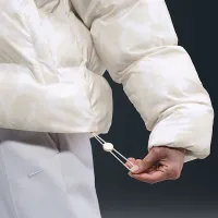 Nike Sportswear жіноча Therma-FIT Puffer колір коричневий