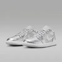 Nike Air Jordan 1 Low SE жіноча Кросівки колір сірий