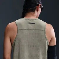 Nike Solar Chase мужские Dri-FIT ADV Running Tank Top цвет зеленый