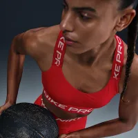 Nike Pro женская Light-Support Padded Sports Bra цвет красный
