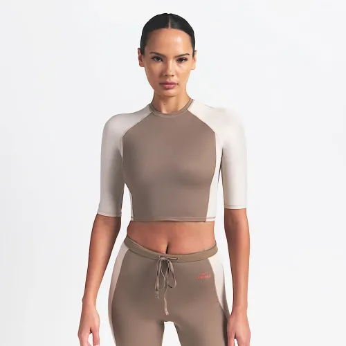 NikeSKIMS Shine женская Padded 1/2-Sleeve Crop Top цвет коричневый