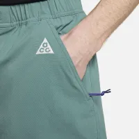 Nike ACG чоловічі Hiking шорти колір зелений