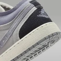 Nike Air Jordan 1 Low SE Big Kids' взуття Grey