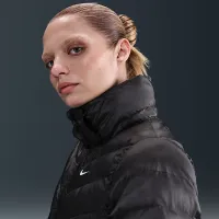 Nike Sportswear Windpuffer женская Therma-FIT Hooded Puffer цвет черный