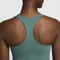 Nike Swoosh женская Medium-Support Padded Sports Bra Tank цвет зеленый