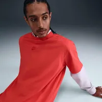 Nike Sportswear Premium Essentials чоловічі футболка колір червоний