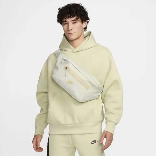 Nike Elemental Premium Fanny Pack (8L) колір зелений