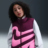 Nike Sportswear Swoosh Big детские (Girls') Therma-FIT Loose Puffer Vest цвет красный