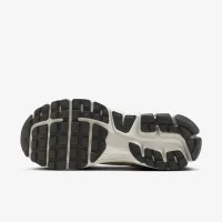 Nike Zoom Vomero 5 жіноча Кросівки колір білий
