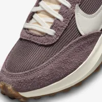 Nike Waffle Debut Vintage женская Кроссовки цвет коричневый