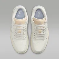 Nike Air Jordan 1 Low жіноча Кросівки колір білий