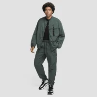 Nike Tech чоловічі Woven Taper Leg Pants колір зелений