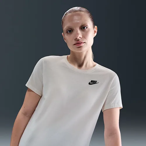 Nike Sportswear Club Essentials женская футболка цвет коричневый