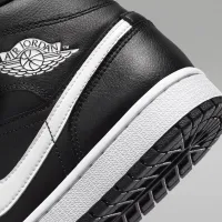 Nike Air Jordan 1 Mid жіноча Кросівки колір чорний