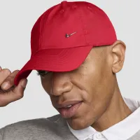 Nike Dri-FIT Club Unstructuколір червоний Metal Swoosh Cap колір червоний
